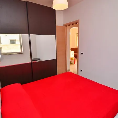 Holiday home Mina Con Giardino A *