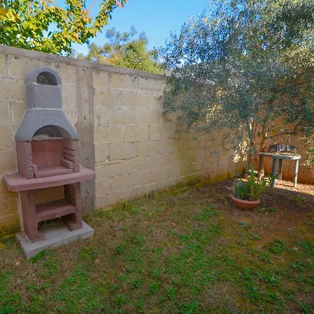 Mina Con Giardino A Holiday home *