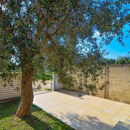 Mina Con Giardino A Holiday home